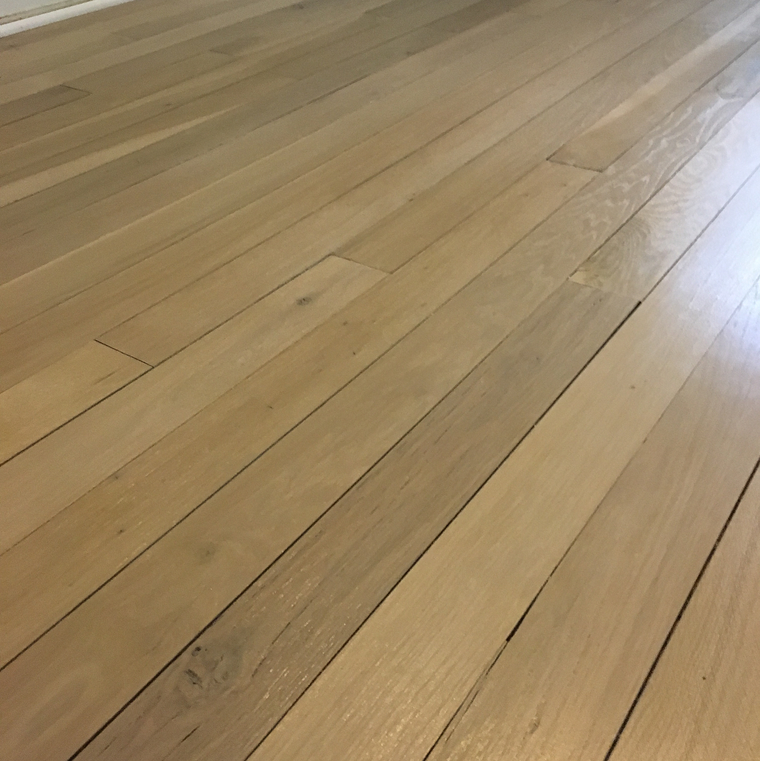 Comparing the Lifespan: How Long Do Hardwood vs. LVP Floors Last in Maryland?