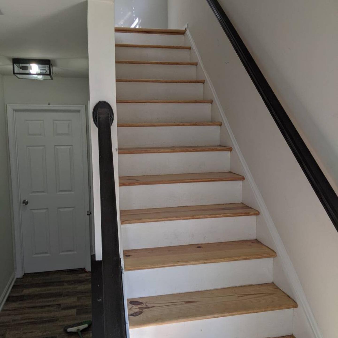 How to Match Your Staircase with the Rest of Your Home’s Flooring